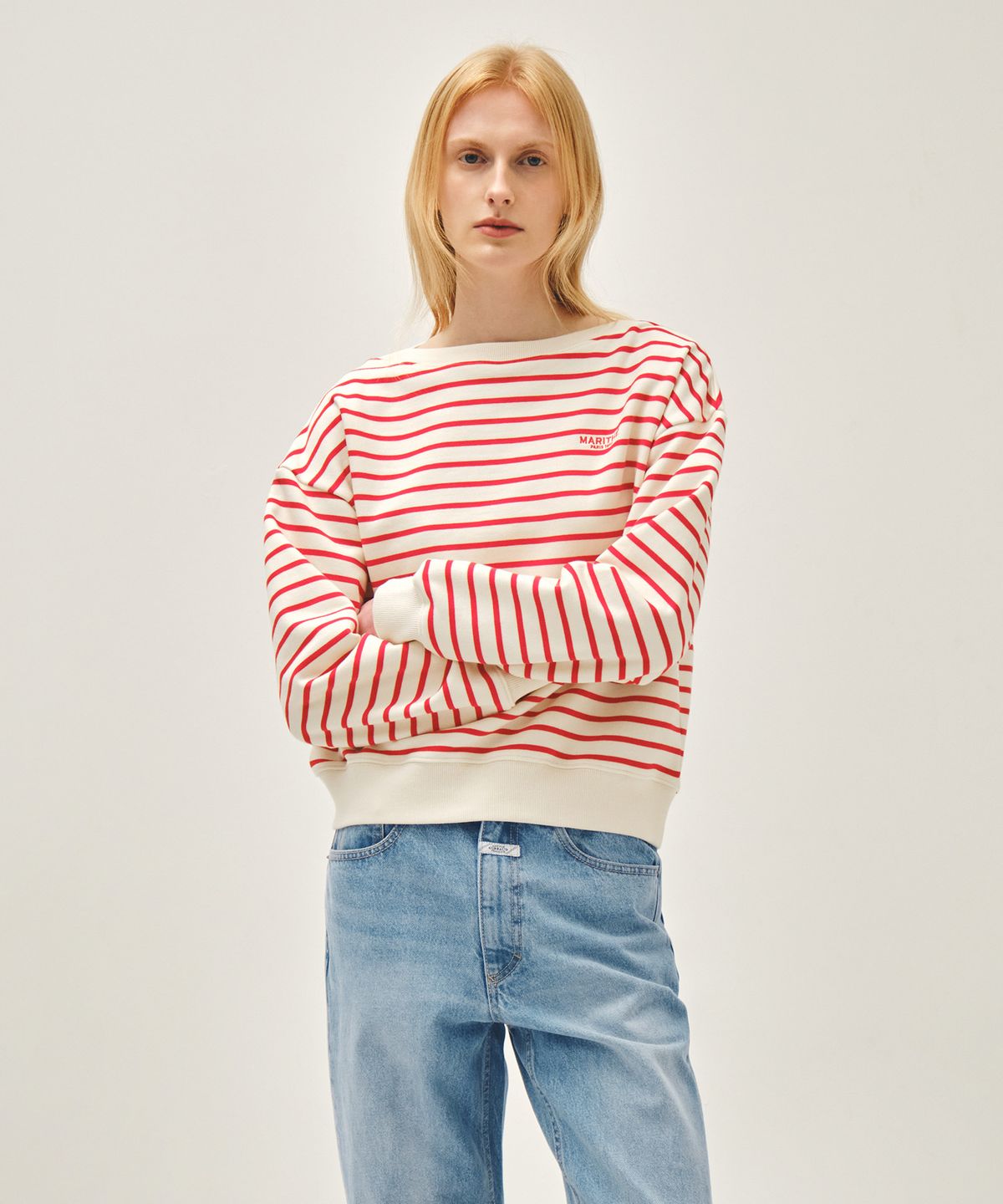 마리떼 프랑소와 저버(MARITHÉ + FRANҪOIS GIRBAUD) W STRIPE BOATNECK CROP SWEATSHIRT red
