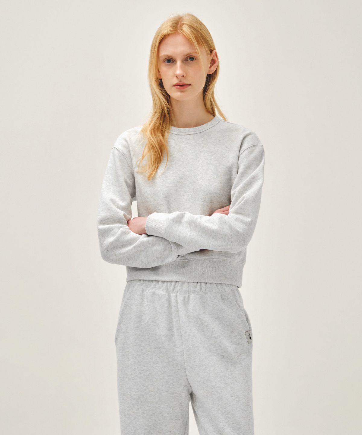 마리떼 프랑소와 저버(MARITHÉ + FRANҪOIS GIRBAUD) W BASIC CROP SWEATSHIRT light heather gray