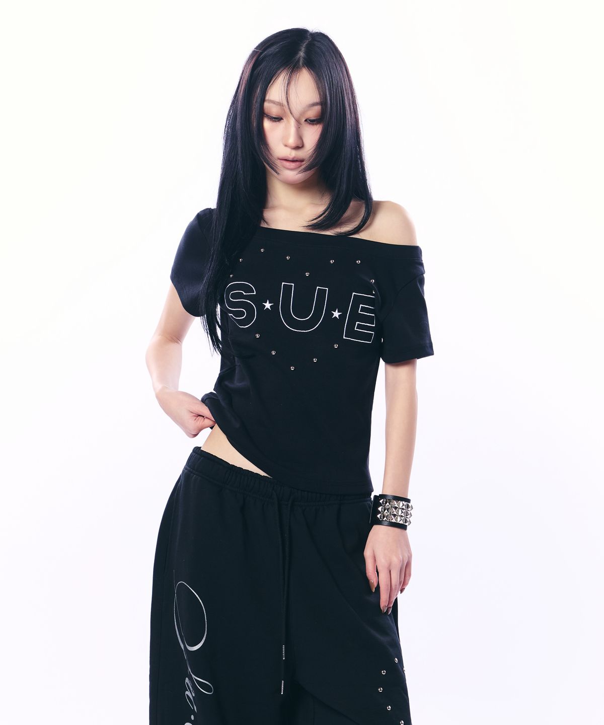 셋업이엑스이(SETUP-EXE) SUE WIDE NECK TOP / BLACK