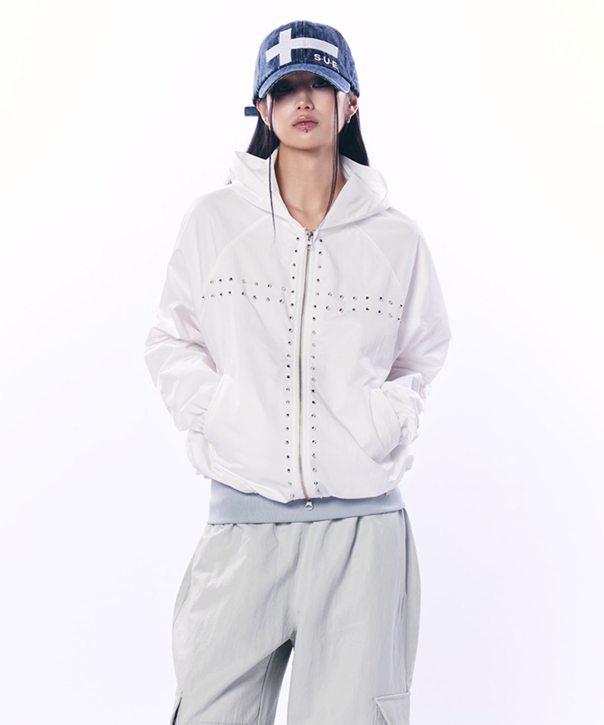 셋업이엑스이(SETUP-EXE) STUDDED HOOD WINDBREAK / WHITE