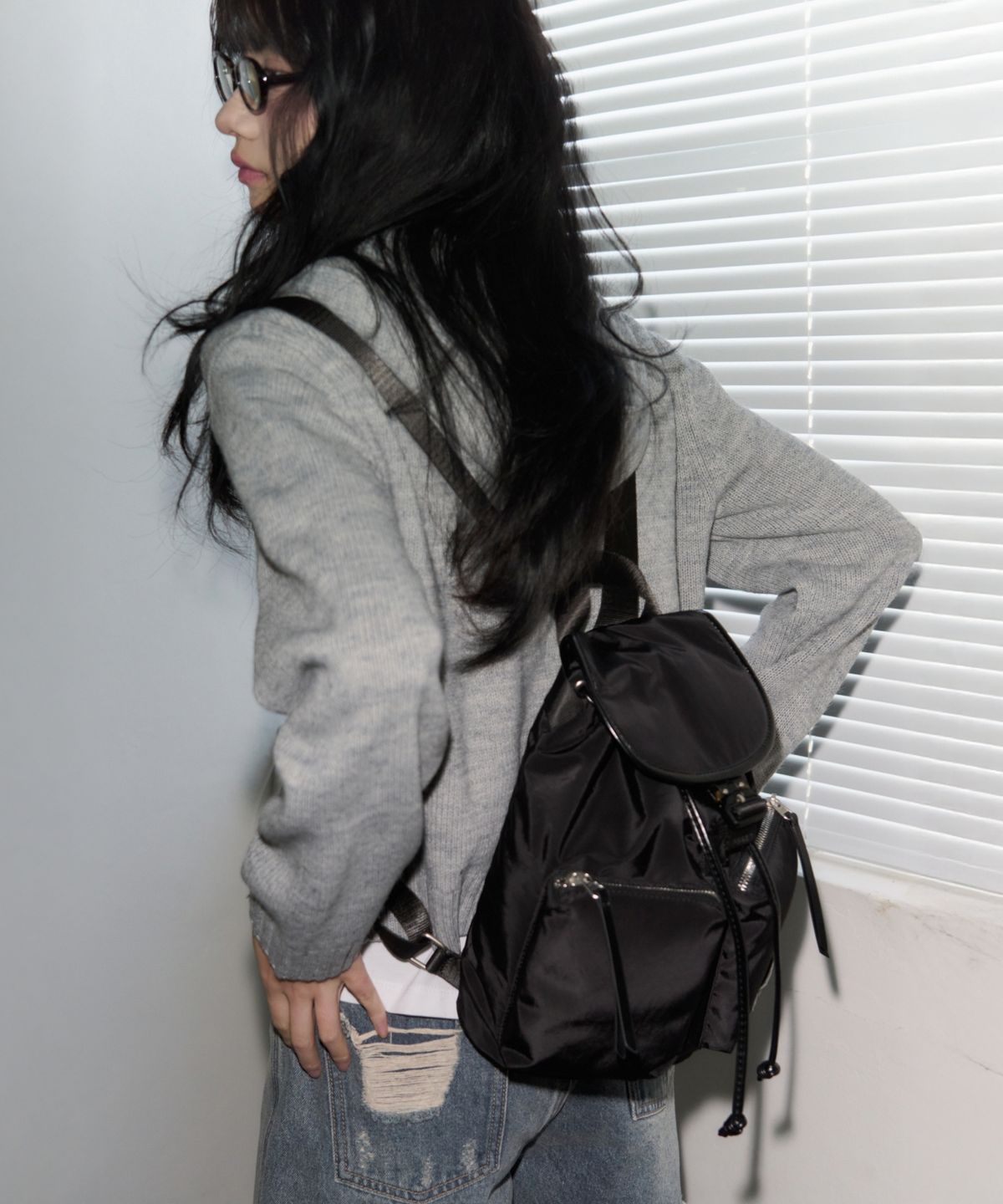 레더리(LEATHERY) 글로시 나일론 버킷 미니 백팩 [BLACK]