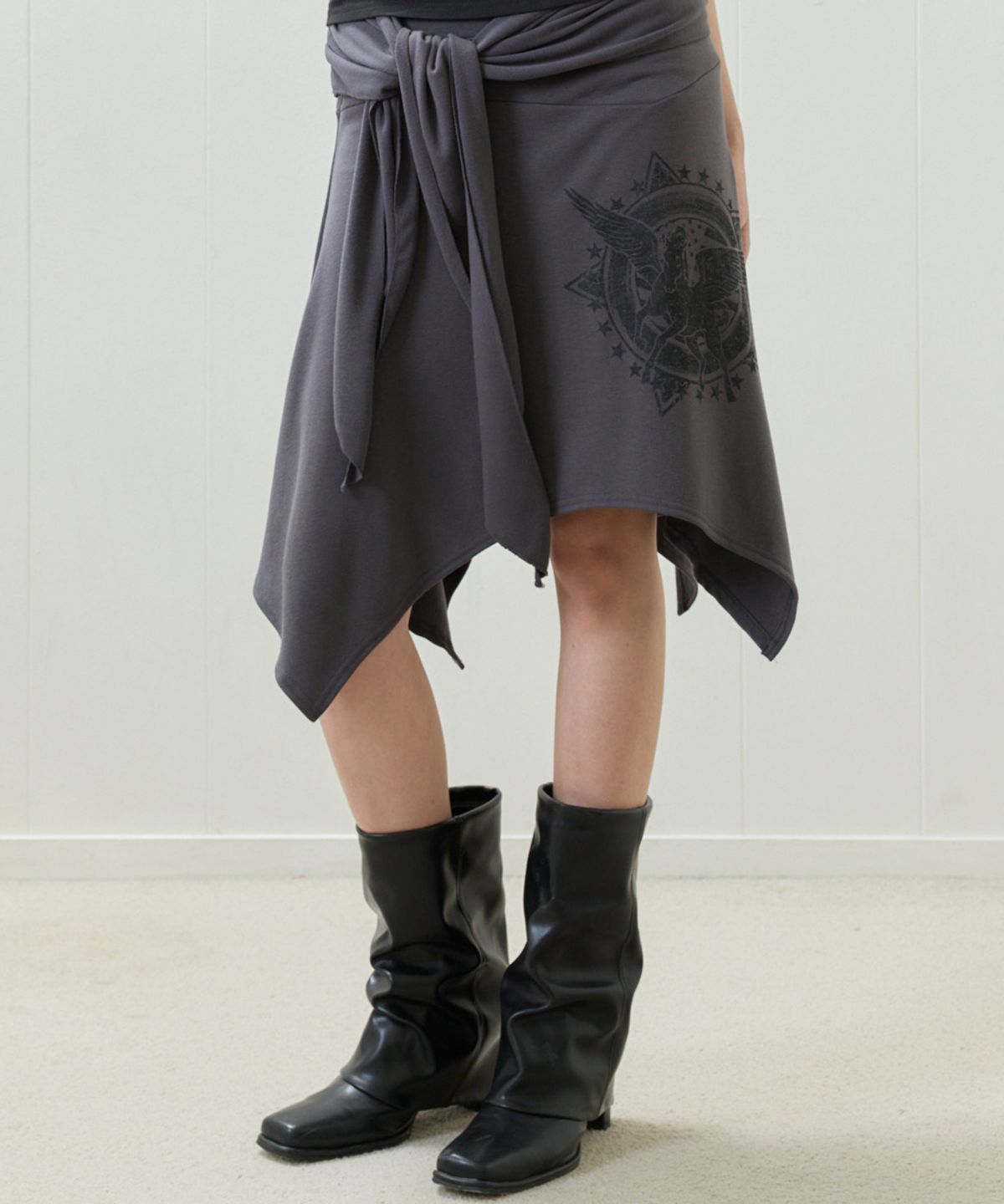 러브이즈트루(LUVISTRUE) EL HORSE WAISTBAND SKIRT(CHARCOAL)