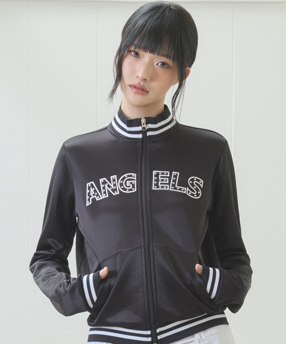 러브이즈트루(LUVISTRUE) EL ANGELS TRAINING ZIP UP(BLACK)