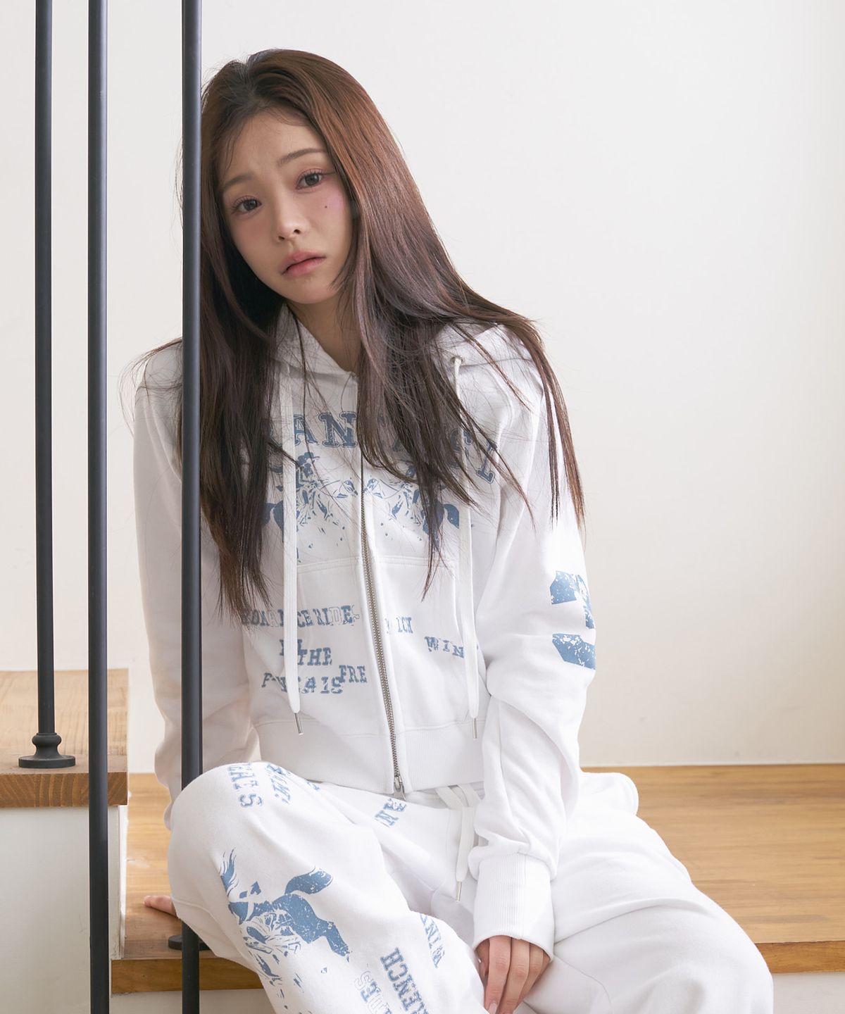 라티젠(LARTIGENT) L22 HERITAGE HORSE 90S HOOD ZIP-UP(WHITE)