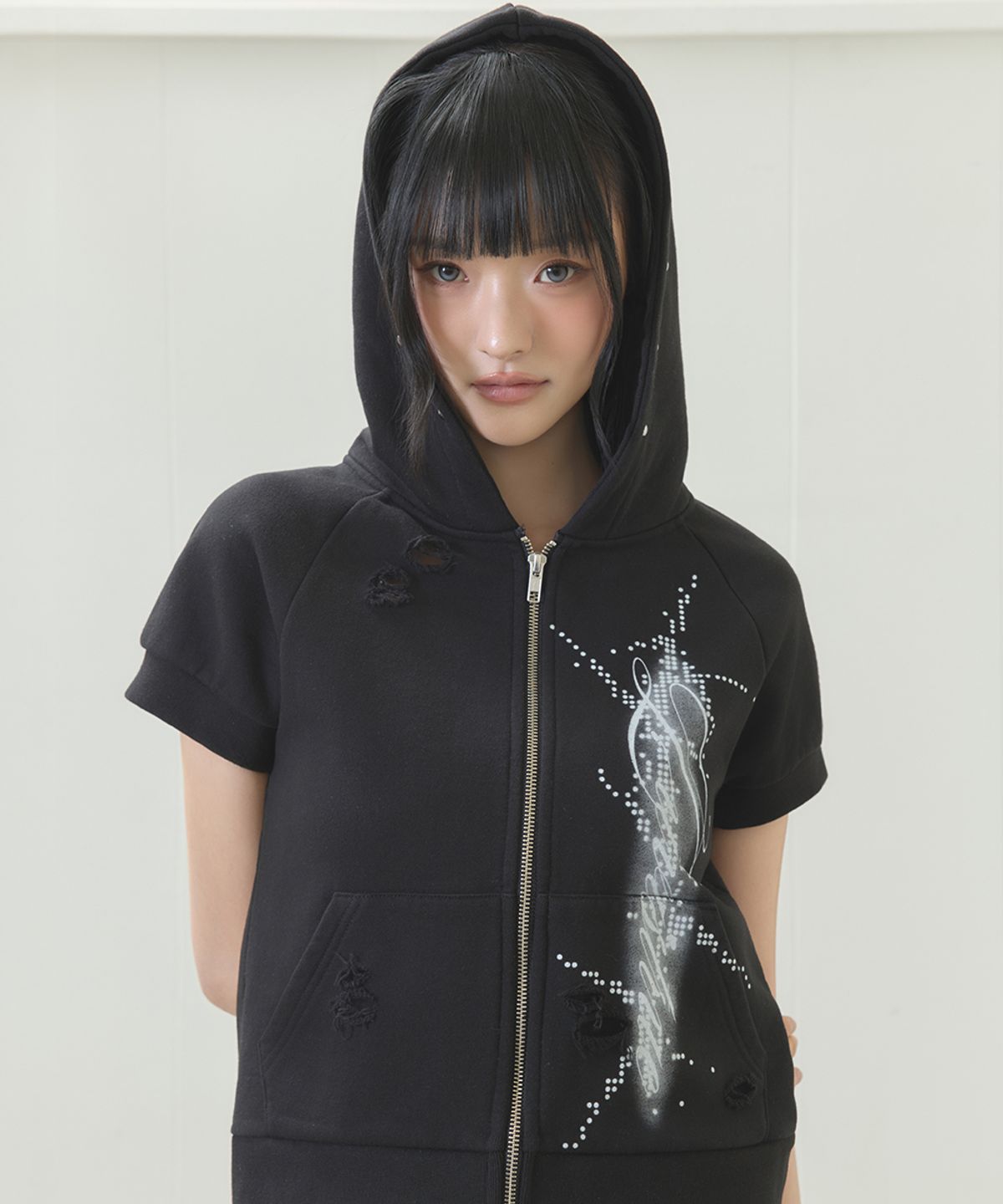 러브이즈트루(LUVISTRUE) EL DAMAGE SHORT SLEEVED HOOD ZIP UP(BLACK)