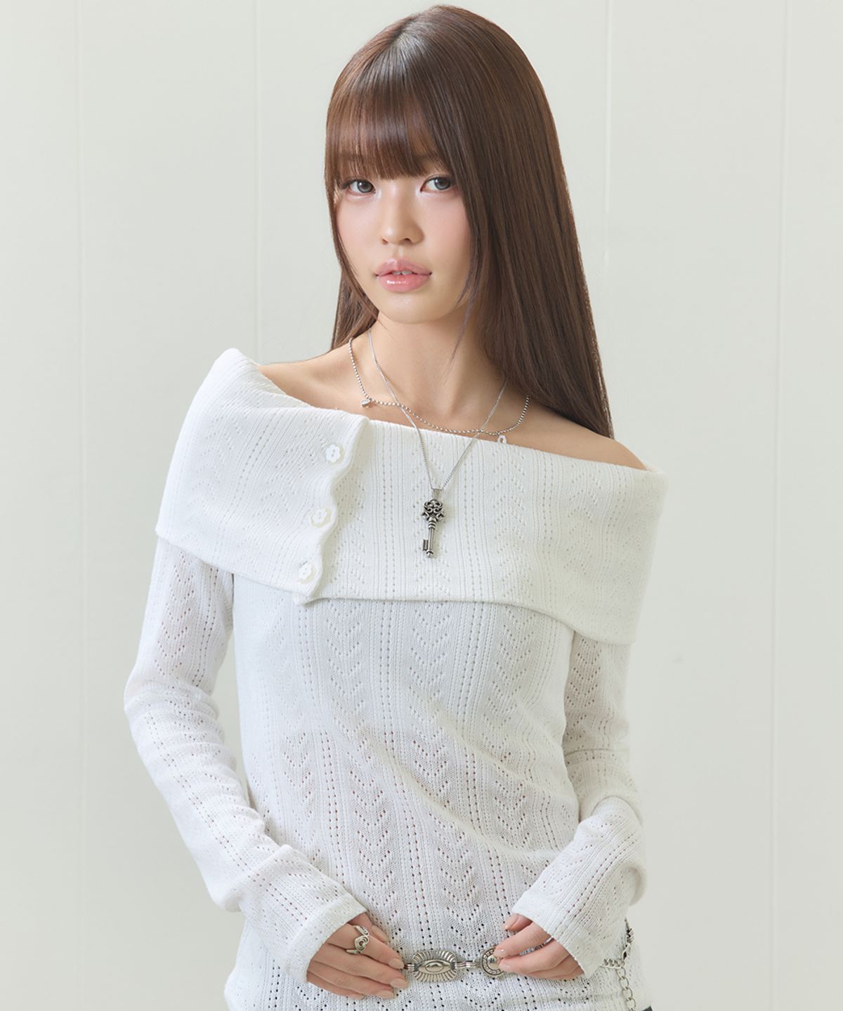 러브이즈트루(LUVISTRUE) EL OFF-SHOULDER KNIT(WHITE)