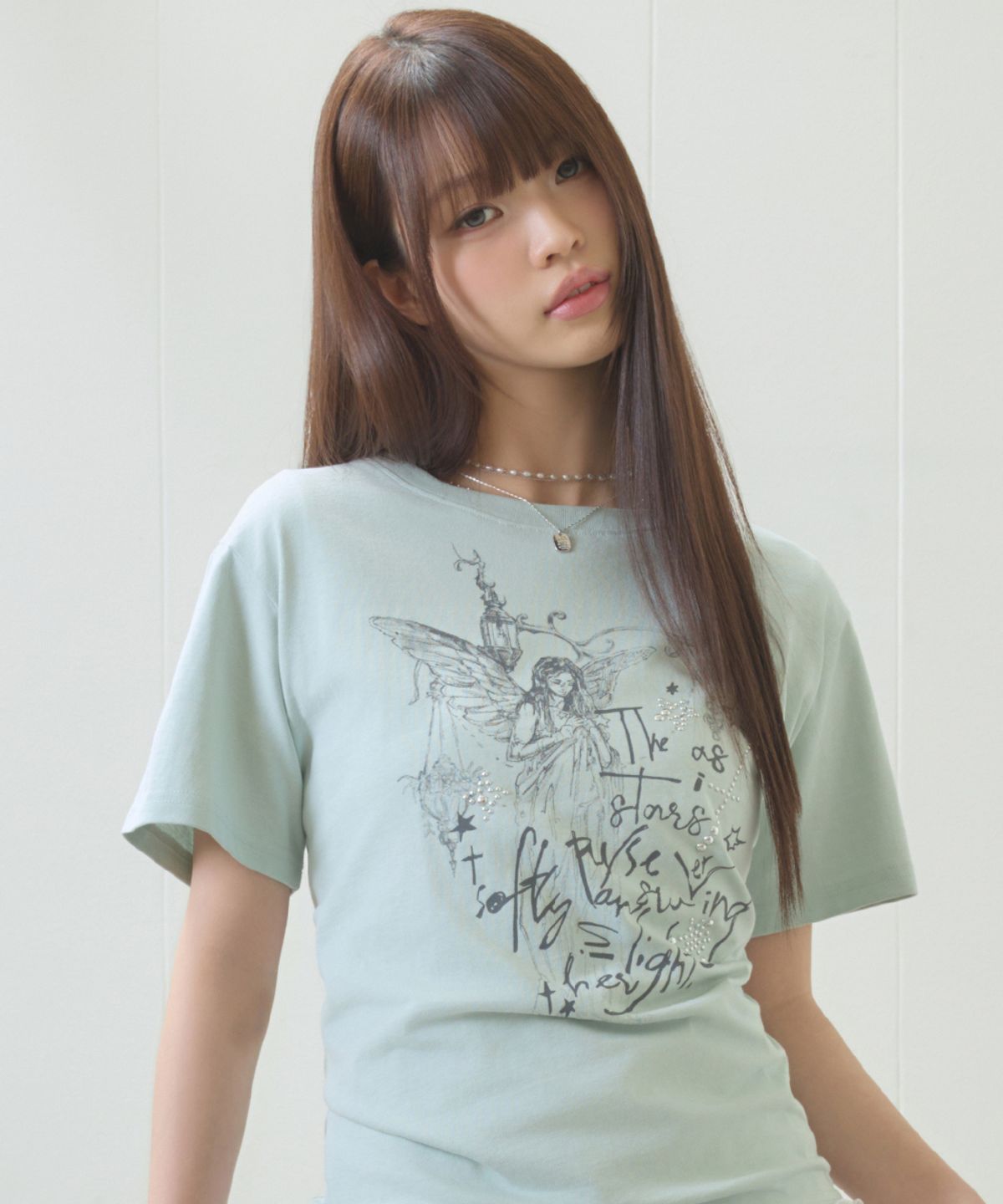 러브이즈트루(LUVISTRUE) EL ANGELIC GRAPHIC TEE(GREEN)