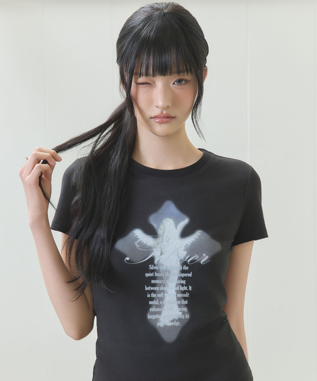 러브이즈트루(LUVISTRUE) EL CROSS FAIRY GRAPHIC TEE(BLACK)
