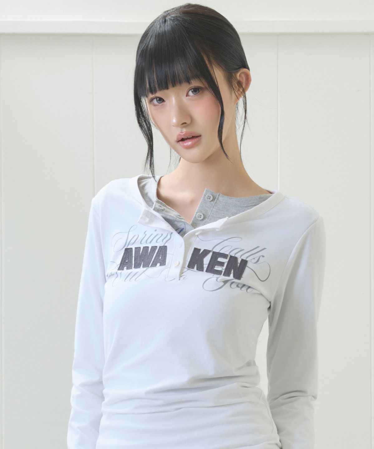 러브이즈트루(LUVISTRUE) EL HENLEY NECK SLEEVE TEE(WHITE)