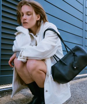 로브 숄더 블랙