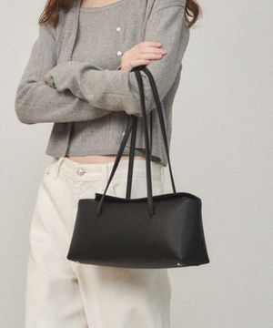 페블 플랩 숄더 블랙