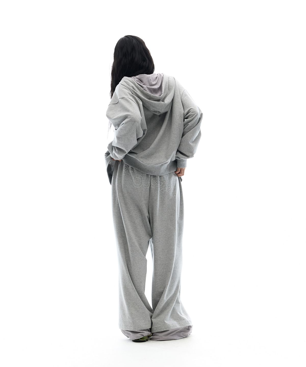 오호스(OJOS) Hotfix Logo Wide Sweatpants / Grey