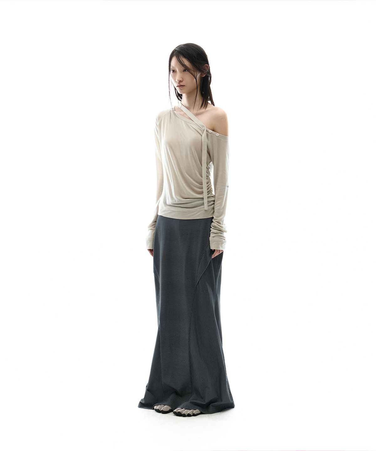 오호스(OJOS) Asym Shoulder Scarf Long Sleeve / Oatmeal