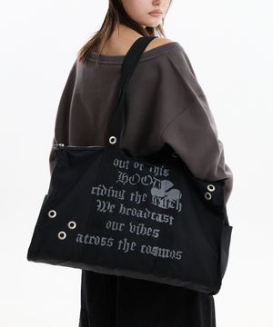 out of this HOOD 아일렛 숄더백 블랙