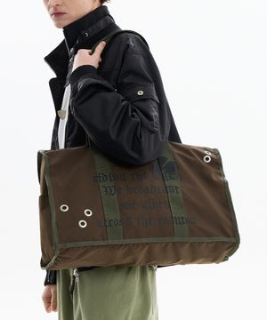 out of this HOOD 아일렛 숄더백 카키