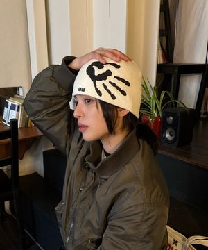 PALM SIGN BEANIE WHITE