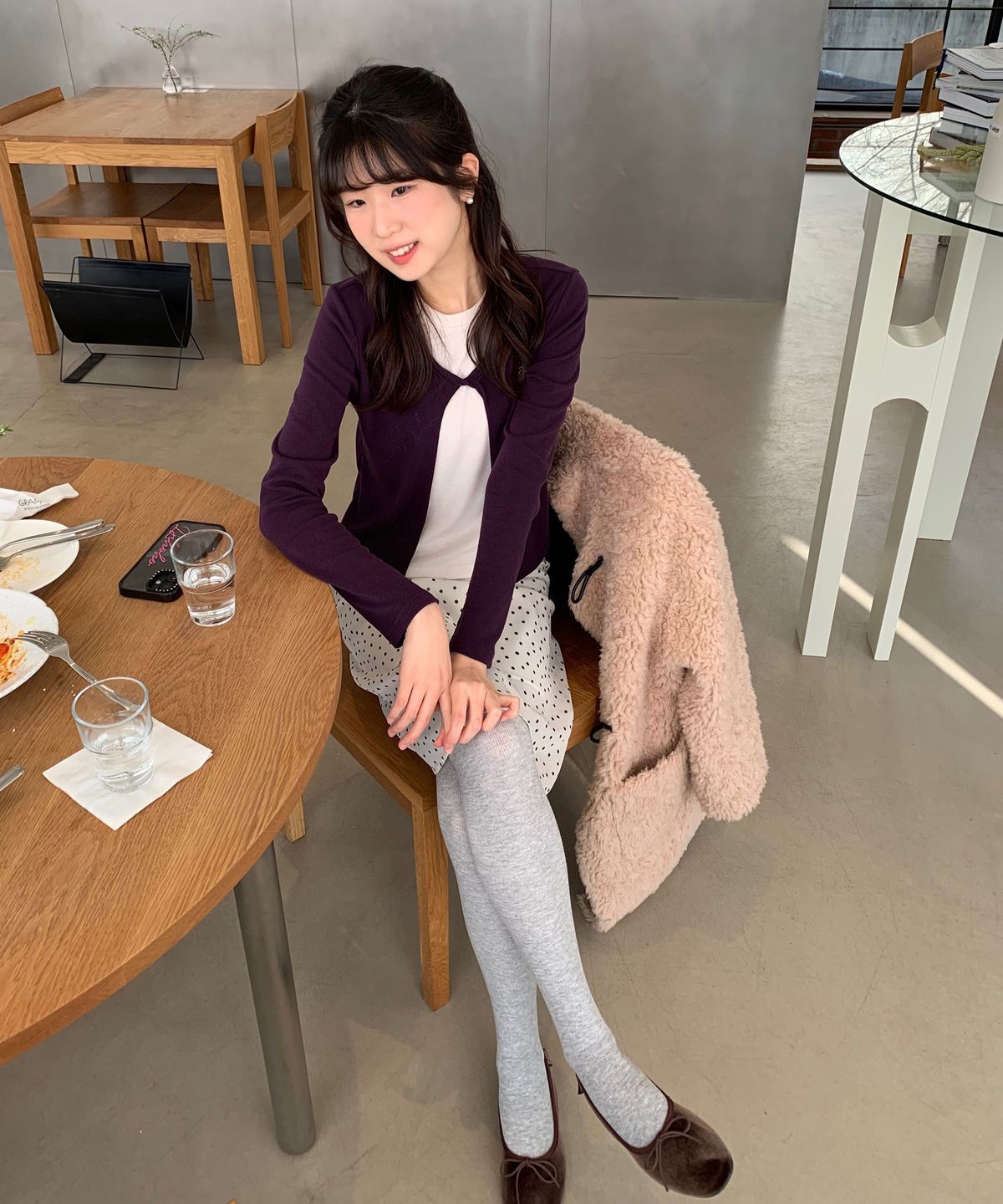 로엠(ROEM) 꼬임 디테일 레이어드 티셔츠 (PURPLE) RMLWG23YT2