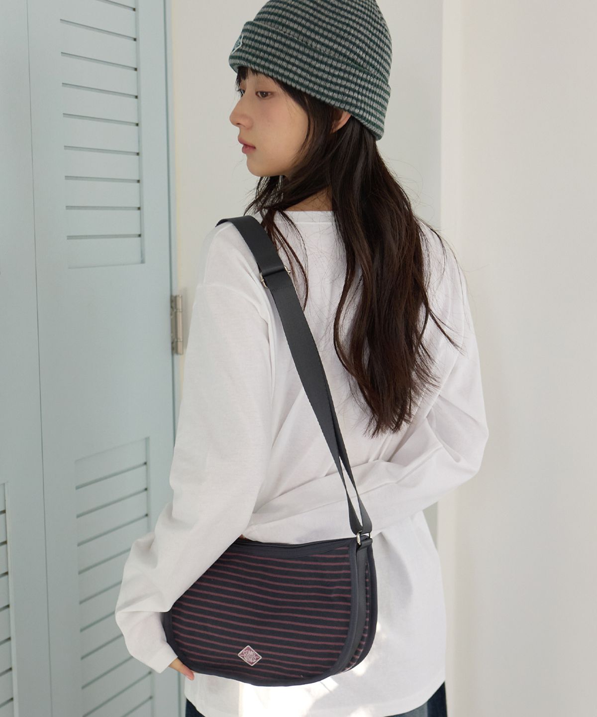 꼬모니노즈(COMONINOZ) [CN]LOGO P STRIPE COSS BAG [2 COLOR]