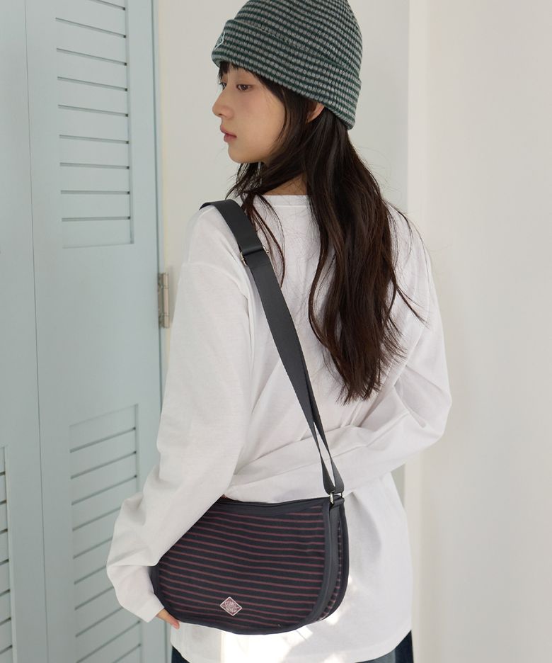 [CN]LOGO P STRIPE COSS BAG [2 COLOR]