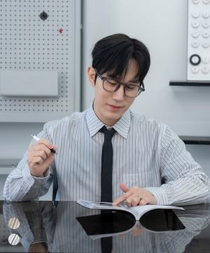 [COCLX삭형] 스트라이프 세미 크롭 롱 슬리브 셔츠 2 COLOR COOSSH200