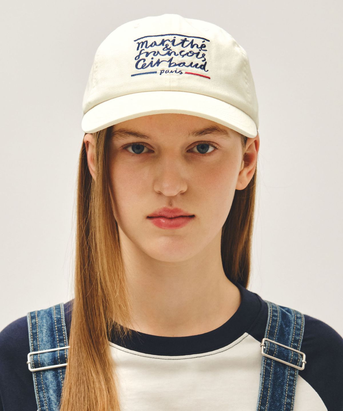 마리떼 프랑소와 저버(MARITHÉ + FRANҪOIS GIRBAUD) DRAWING CLASSIC LOGO FLAT BRIM CAP ivory