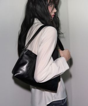 로엔 숄더백 [BLACK]