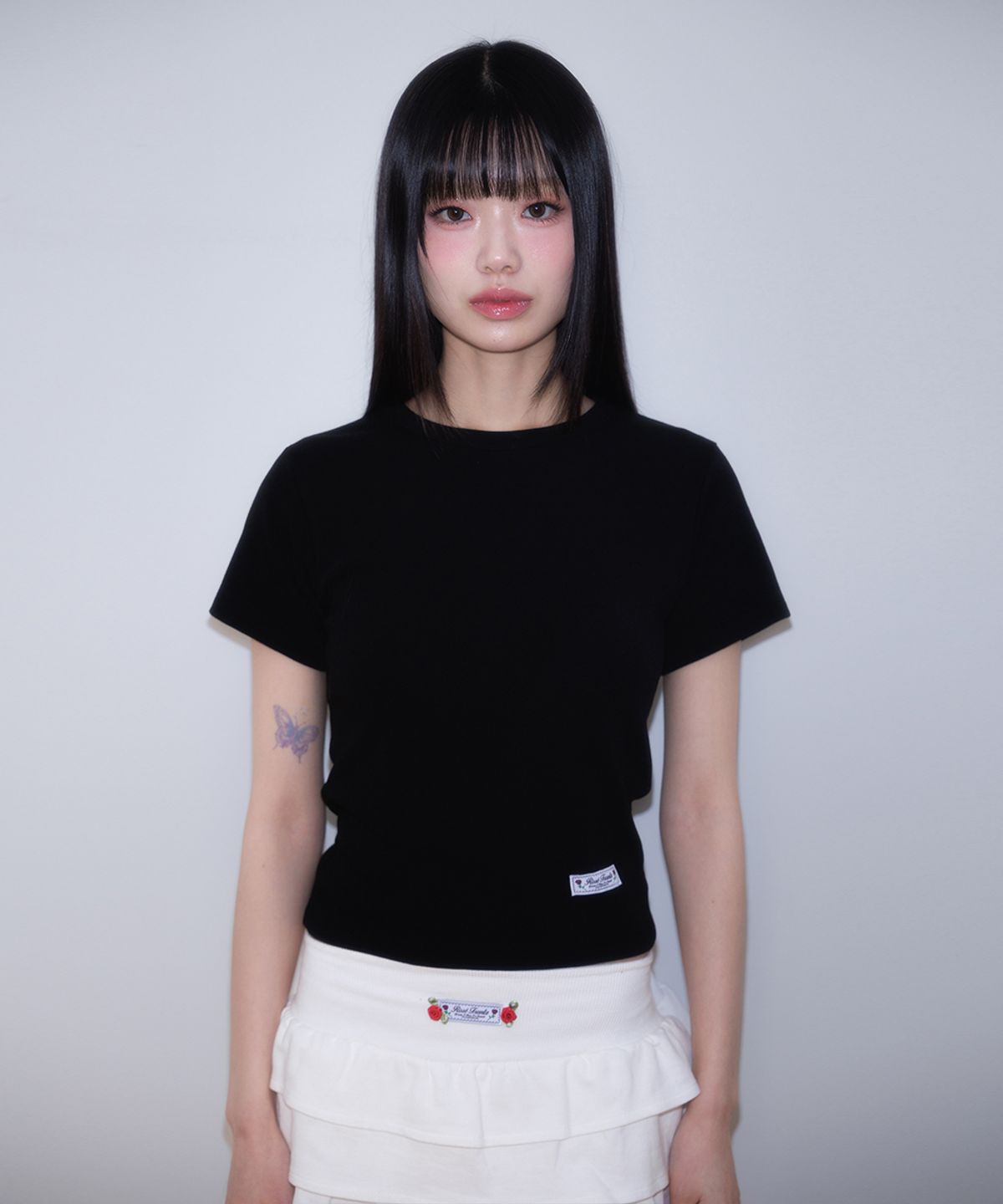 로제프란츠(ROSEFRANTZ) Essential Rose Label T-Shirt [Black]