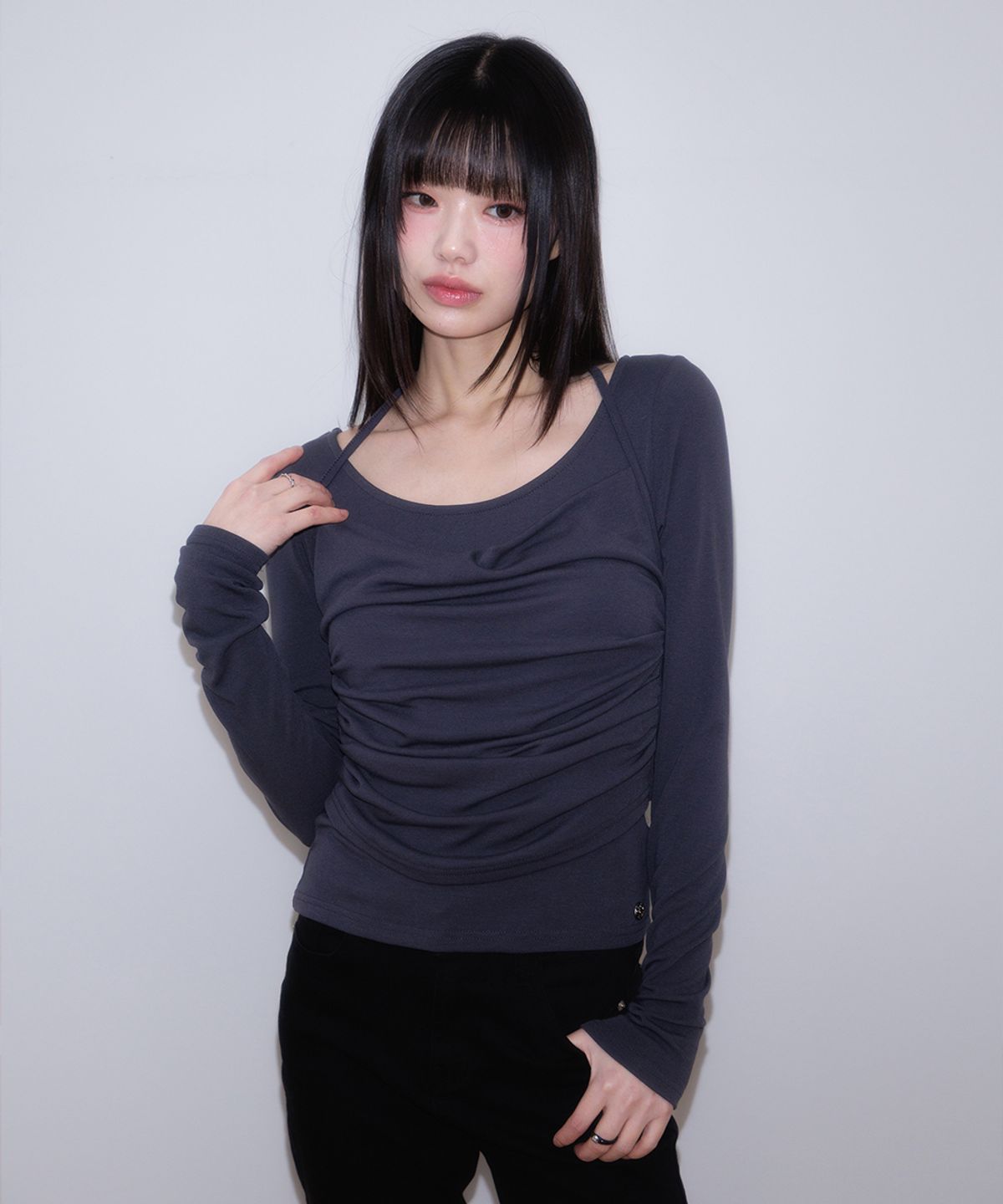 로제프란츠(ROSEFRANTZ) Drape Layered Halter Long Sleeve [Charcoal]