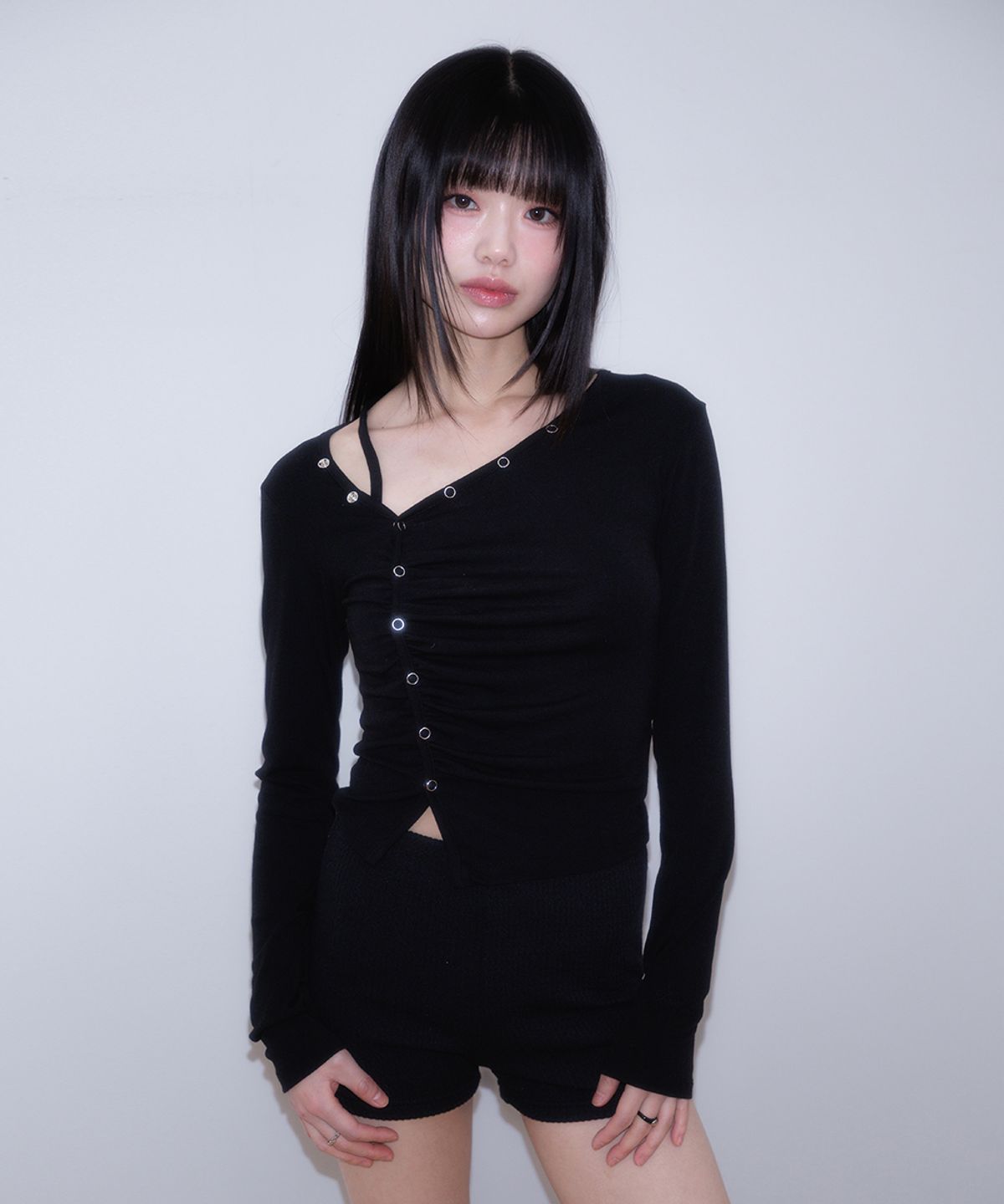로제프란츠(ROSEFRANTZ) Unbalanced Shirring Long Sleeve [Black]