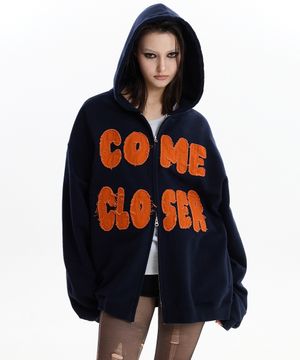 COME CLOSER 아플리케 후드 집업 네이비
