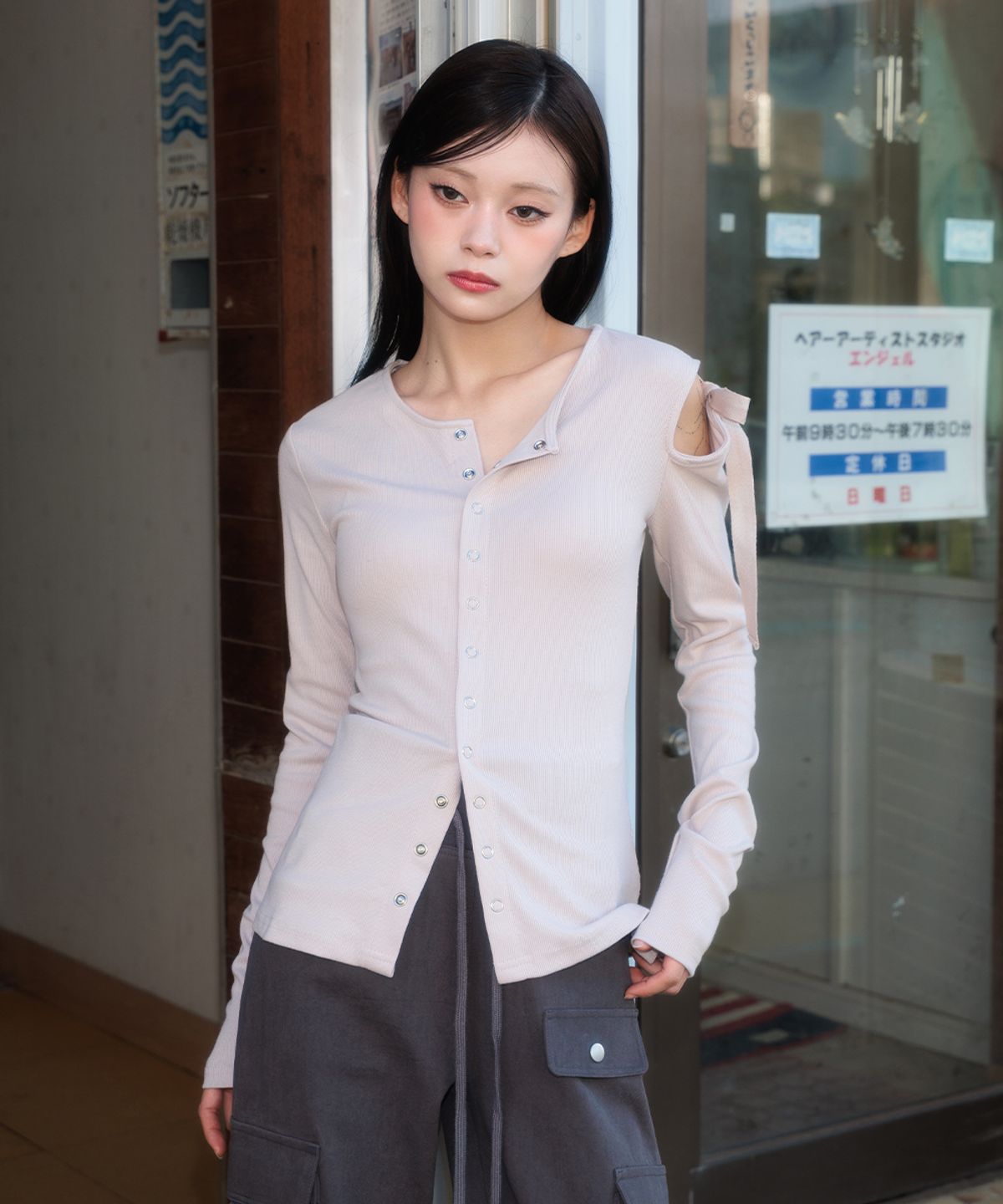 로제프란츠(ROSEFRANTZ) One Off-Shoulder Strap Long Sleeve [Beige]