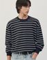 이지온 세미 오버핏 스트라이프 라운드넥 니트 [네이비]