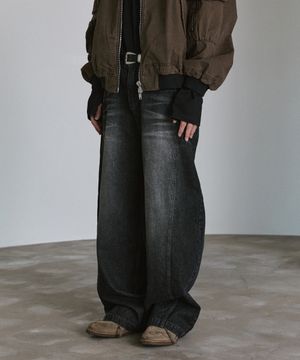 [피인오 X 디나쑈] 스모크 워시드 커브드 데님 - 블랙