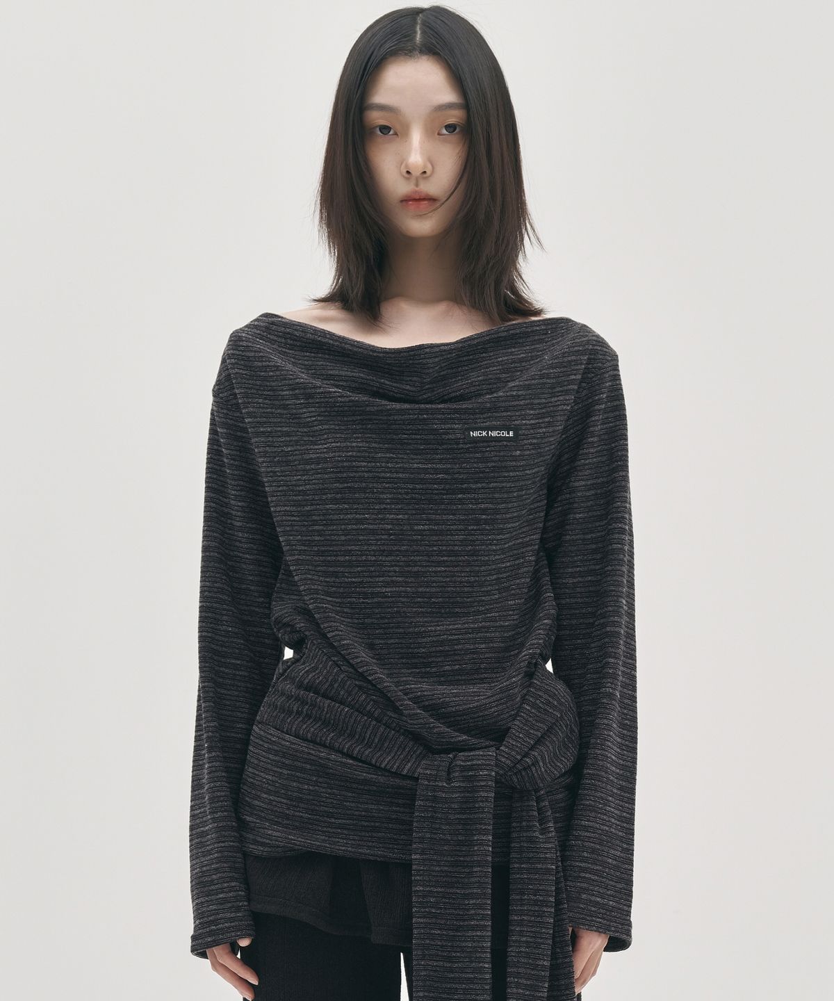 닉앤니콜(NICK&NICOLE) DRAPE WRAP LONG SLEEVE TOP_CHARCOAL