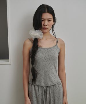 플로랄 펀칭니트 슬리브리스 애쉬핑크