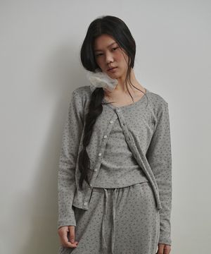 플로랄 펀칭니트 가디건 애쉬핑크