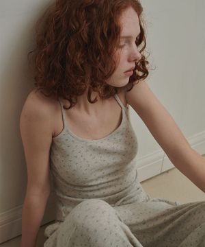 플로랄 펀칭니트 슬리브리스 로우멜란지