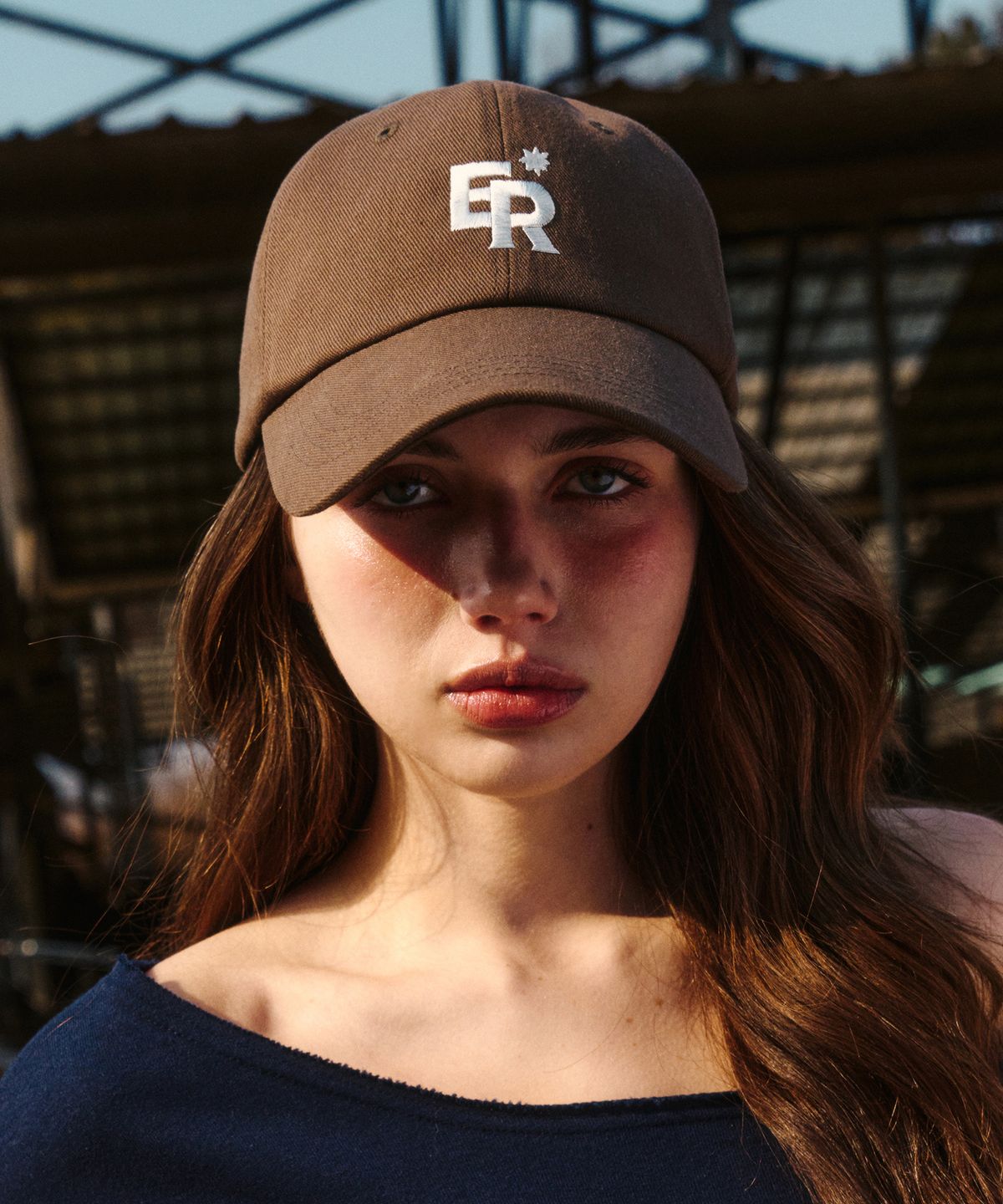에르에르(ERER) ER Logo Ball Cap Brown