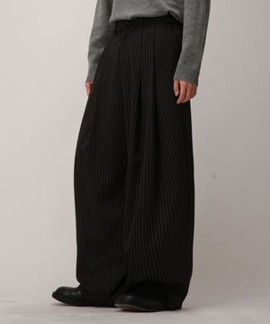 더블 핀턱 와이드 슬랙스_블랙 스트라이프