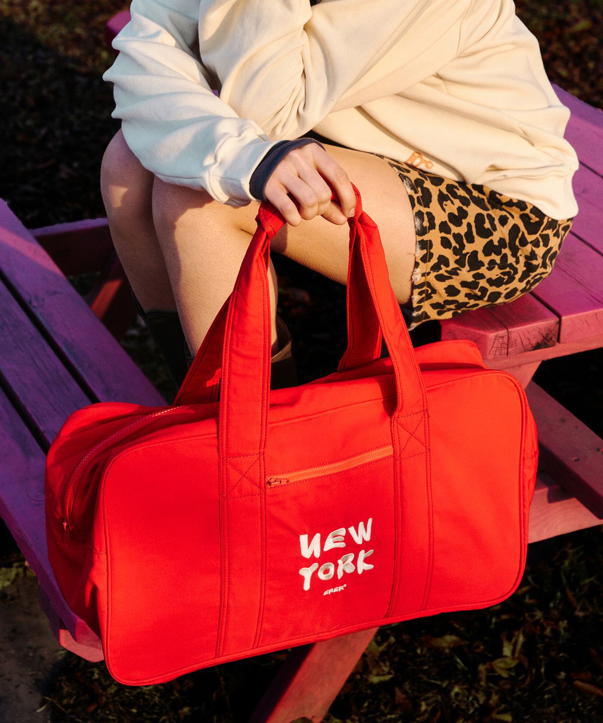 에르에르(ERER) Embroidered New York Sporty bag Red