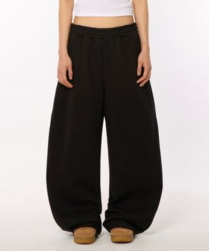 커브드 절개 롱 트레이닝 팬츠 [블랙]