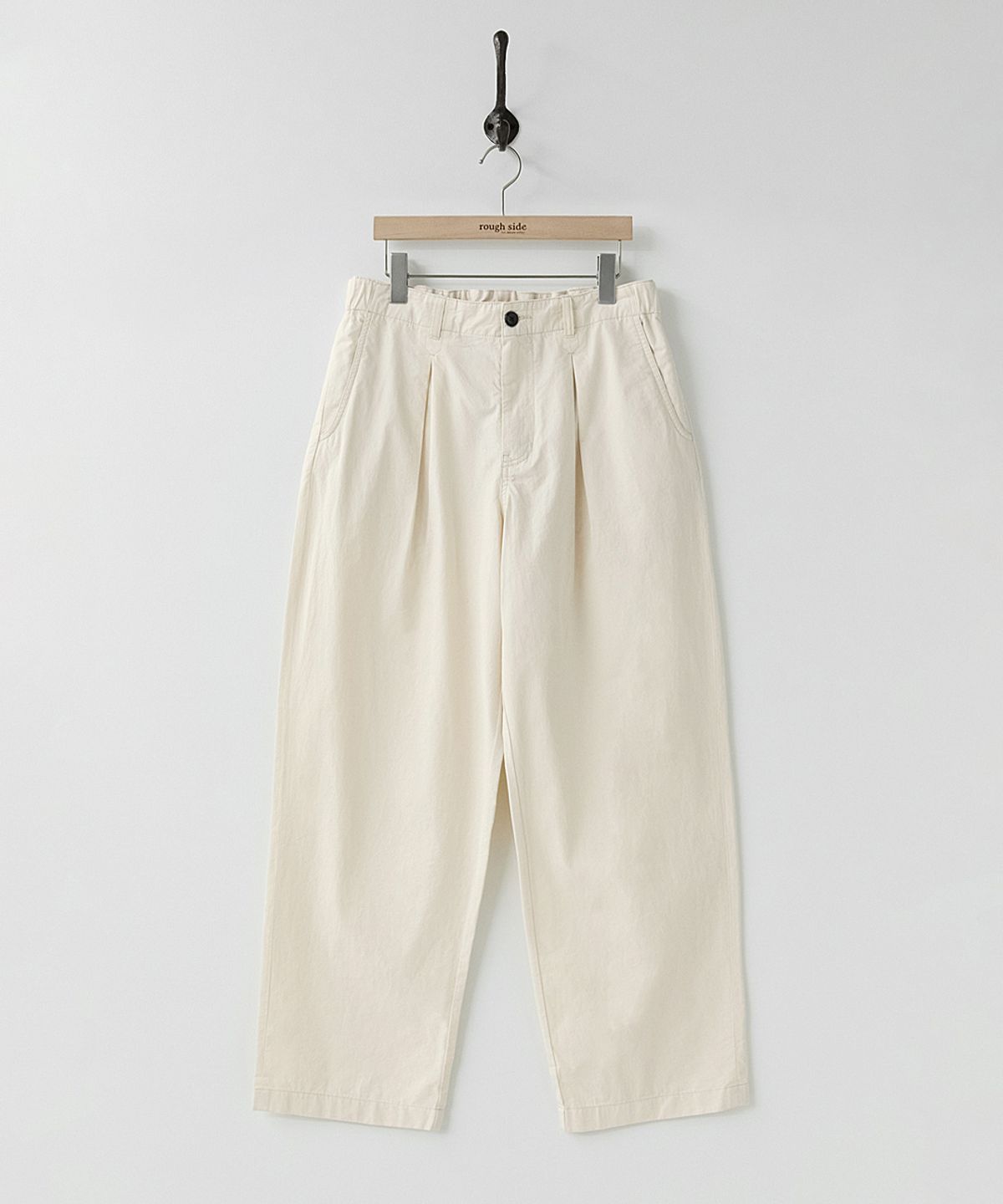 러프사이드(ROUGHSIDE) Box Pleat Pants Ecru