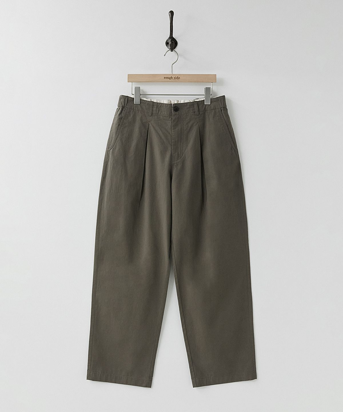러프사이드(ROUGHSIDE) Box Pleat Pants Mud