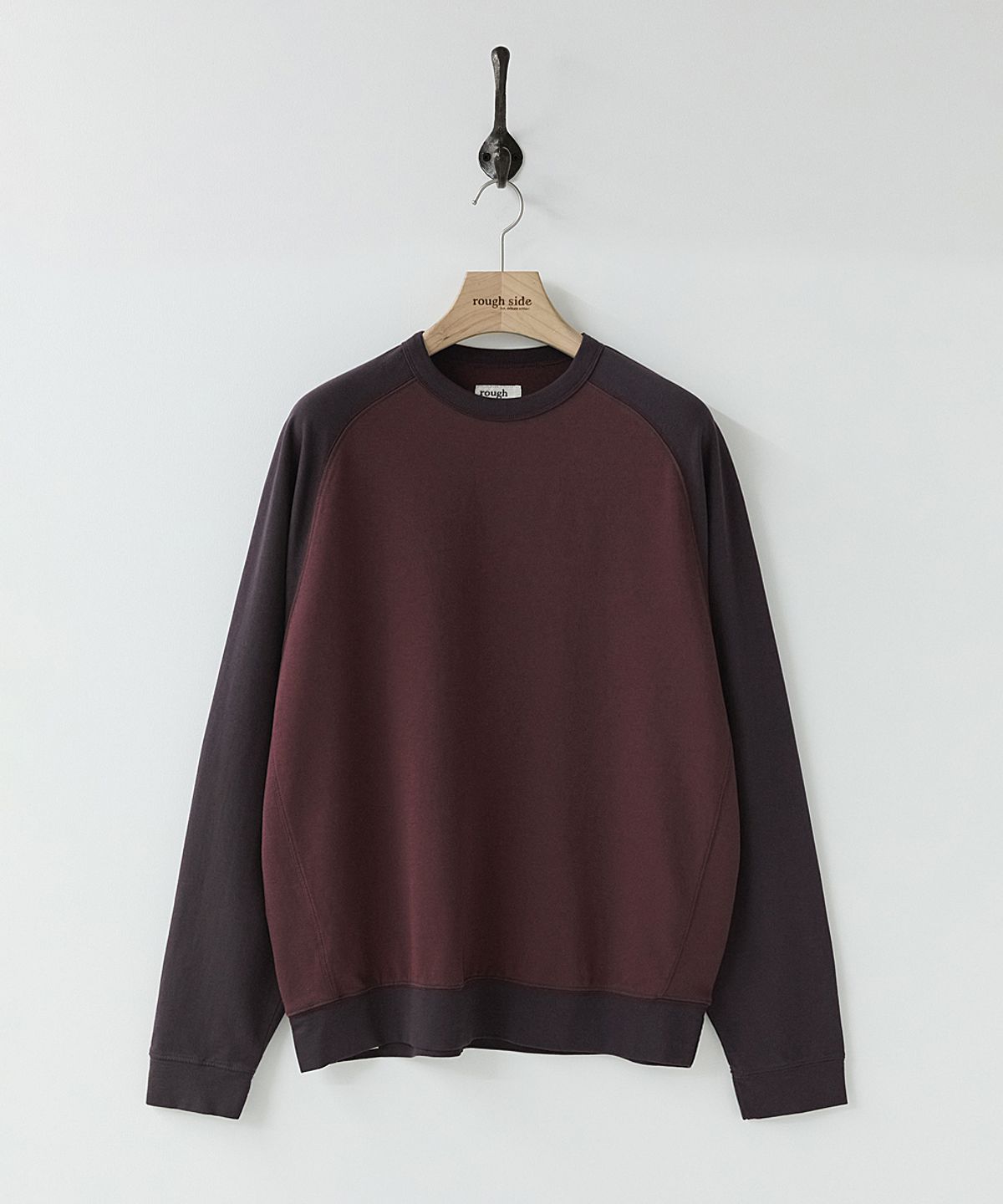 러프사이드(ROUGHSIDE) Contrast Panel Long Sleeve Burgundy/Deep Purple