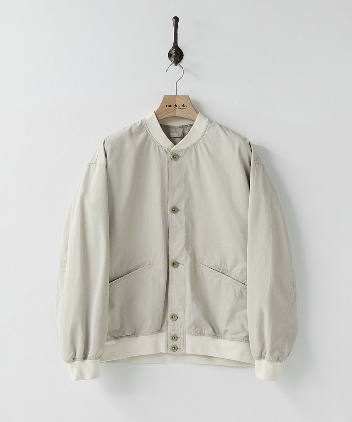 러프사이드(ROUGHSIDE) Skater Bomber (Reversible) Ivory