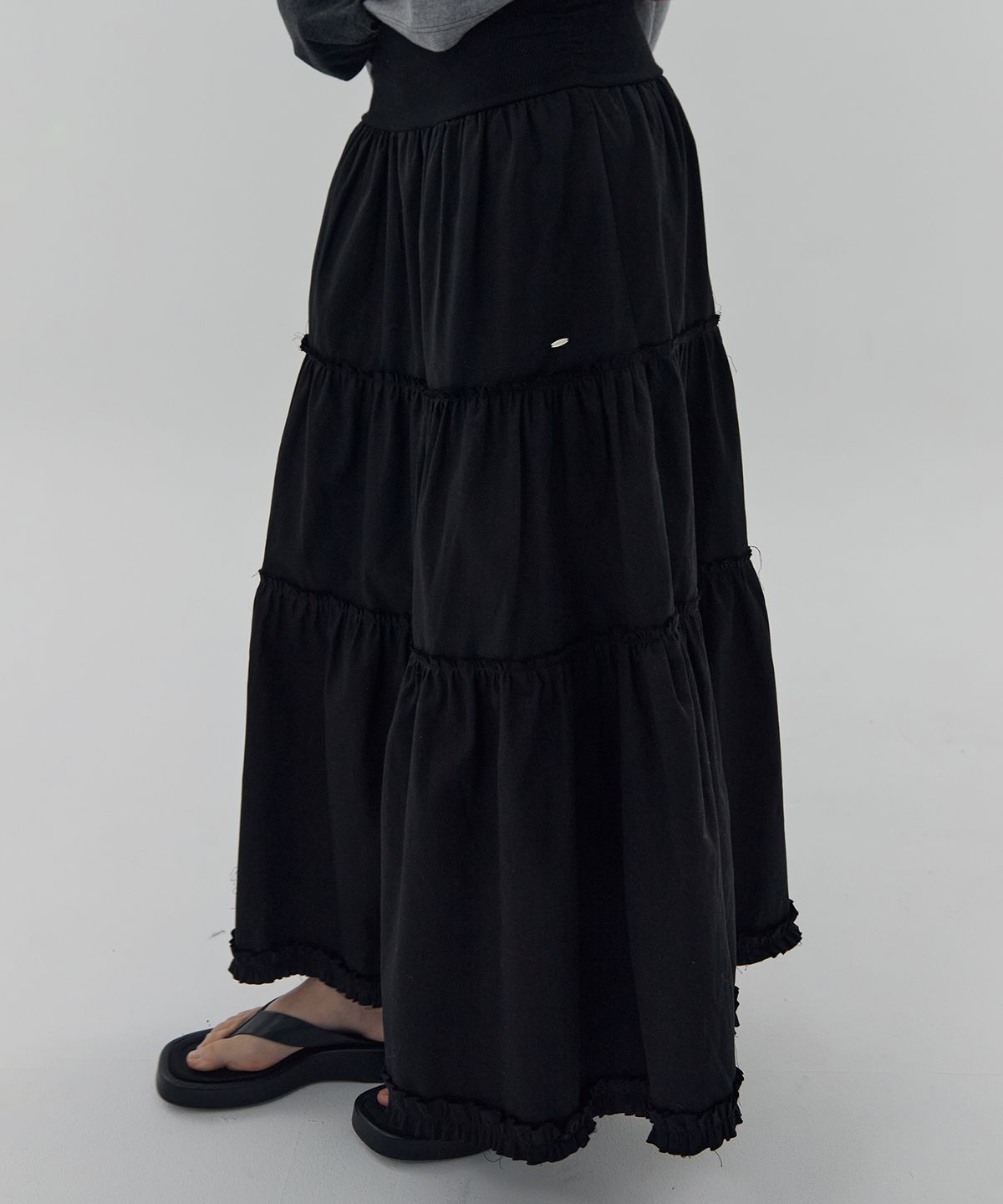 디어스토커(DEARSTALKER) ESTE SHIRRING TIERED MAXI SKIRT - BLACK