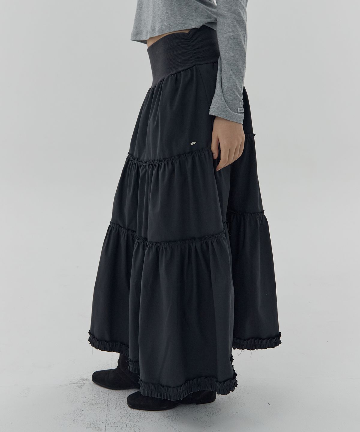 디어스토커(DEARSTALKER) ESTE SHIRRING TIERED MAXI SKIRT - CHARCOAL
