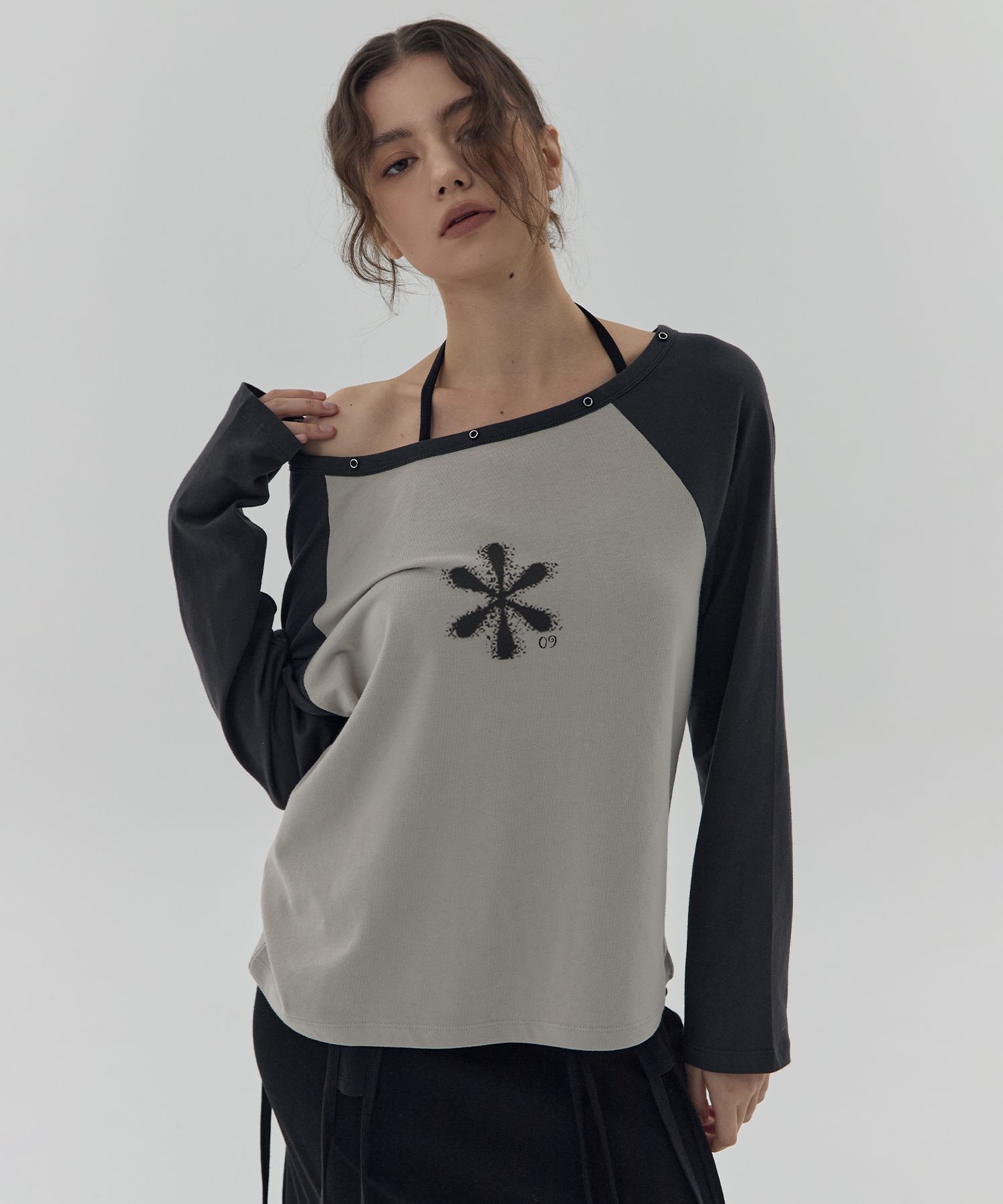 MUSINSA | DEARSTALKER PETAL ONE OFF-SHOULDER RAGLAN TEE - BEIGE