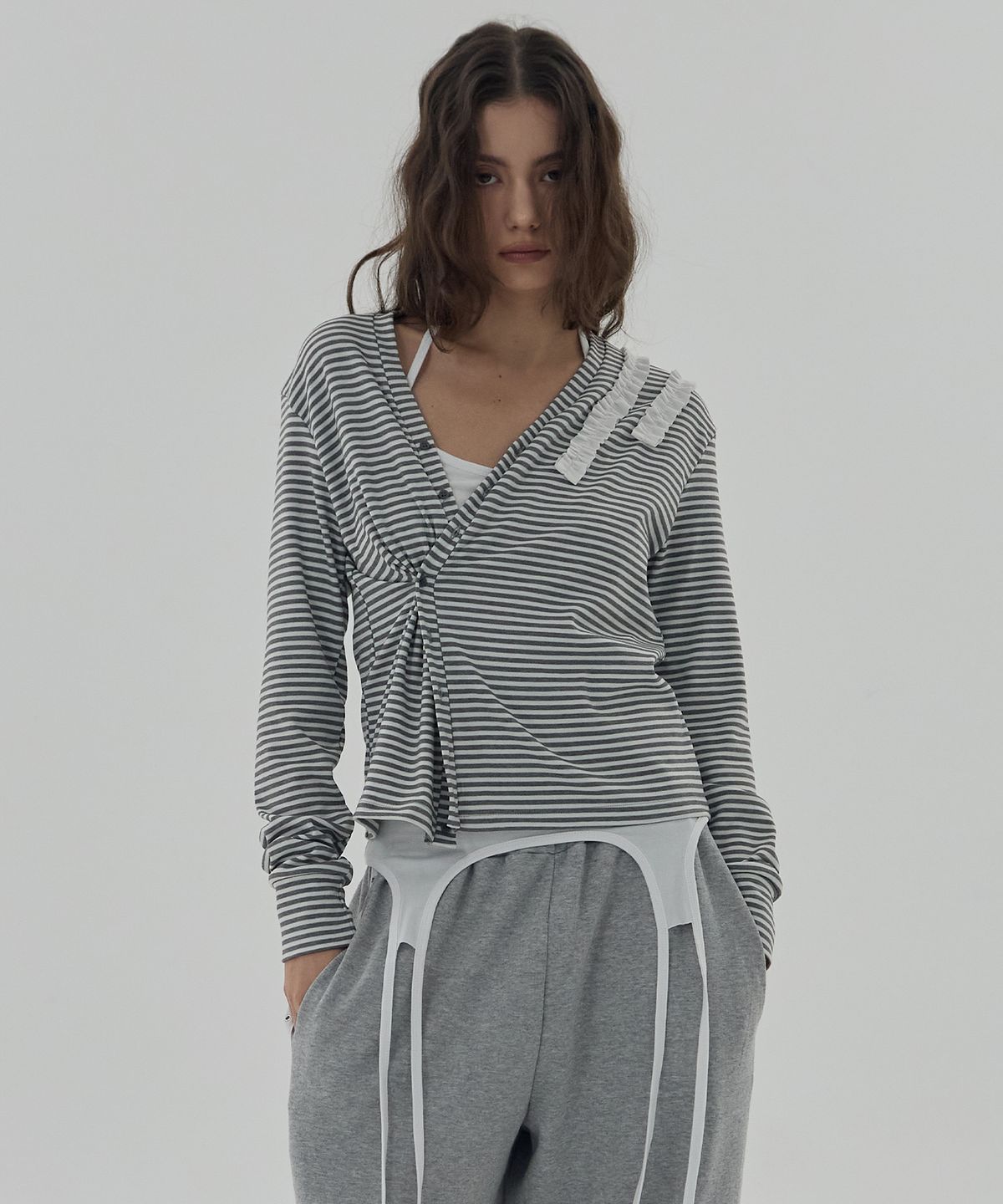 디어스토커(DEARSTALKER) IRENE SHOULDER FRILL CARDIGAN - GREY