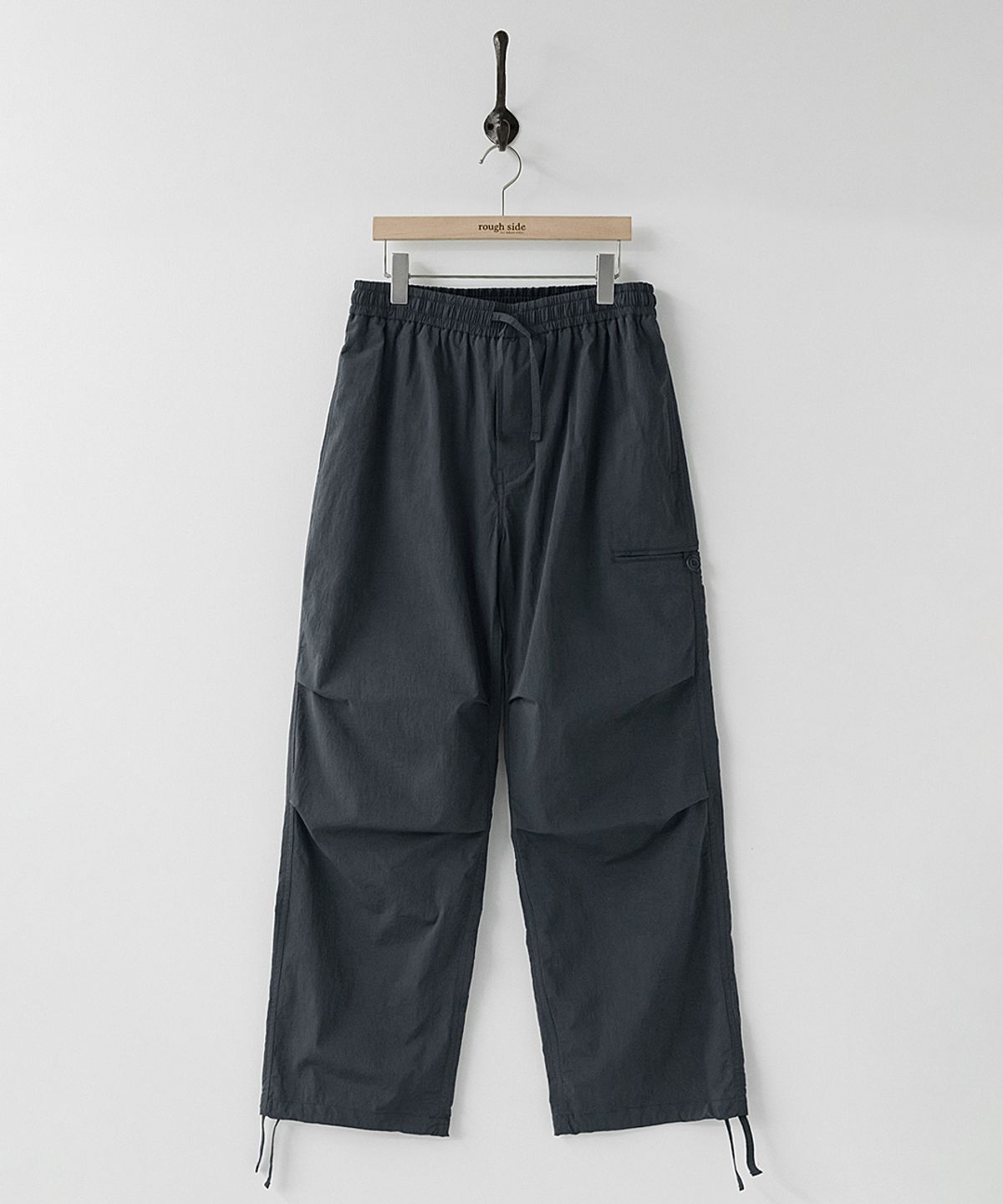 러프사이드(ROUGHSIDE) Easy Para Pants Graphite